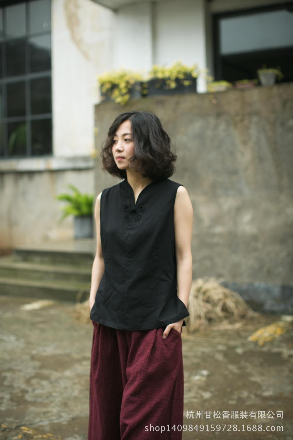 Dazhuo's new product background butterfly button gentle and charming sleeveless shirt