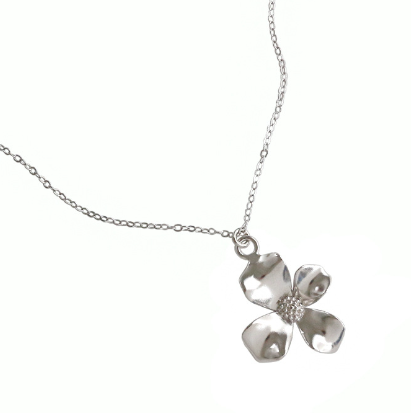 Simple flower necklace