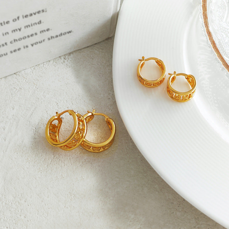 Copper-plated real gold European and American retro fashion earrings personality geometric wide face hollow earrings trend new earrings T274