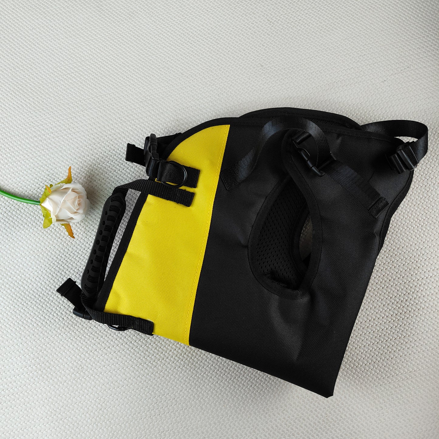 Dog outing backpack horizontal hug multi-functional airborne bag double shoulder strap pet portable four-legged carrying bag