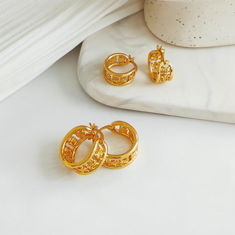 Copper-plated real gold European and American retro fashion earrings personality geometric wide face hollow earrings trend new earrings T274