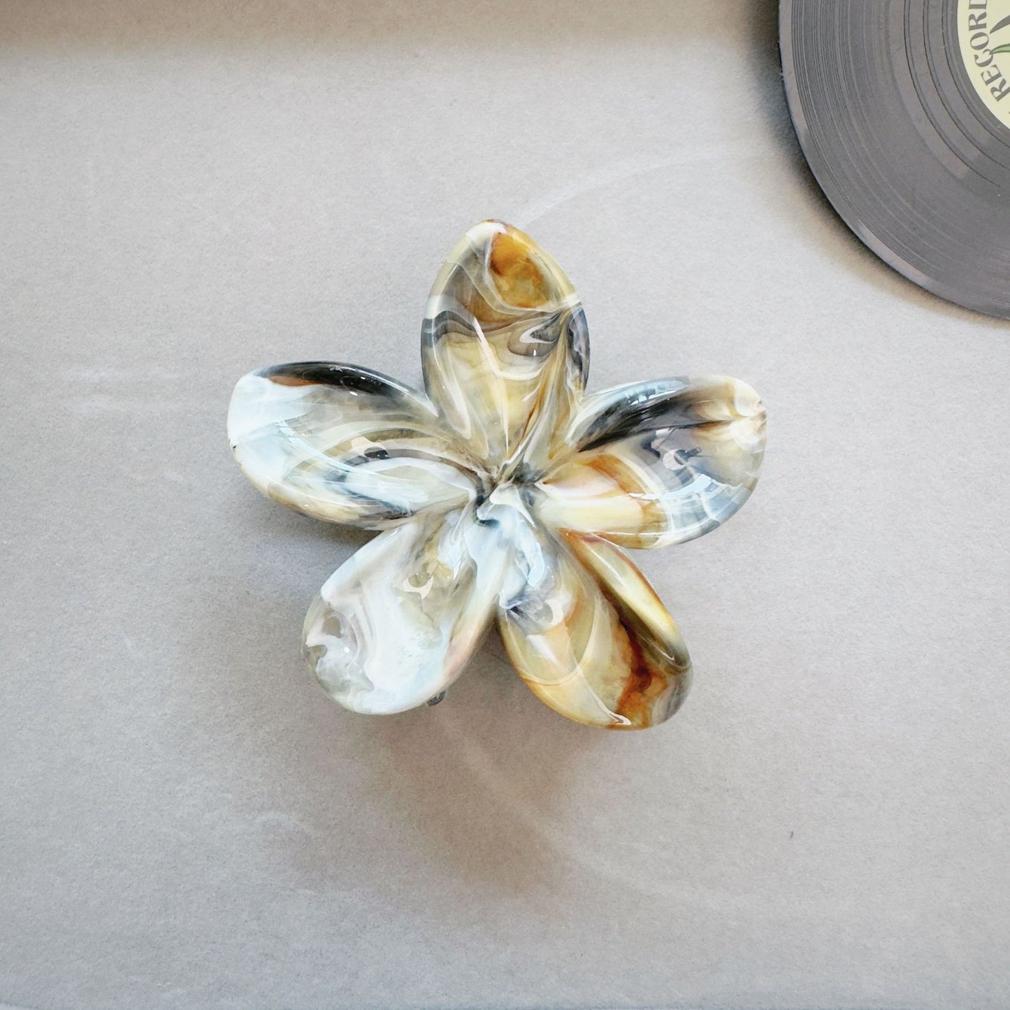 marbled grab clip Sweet and fresh frangipani hair clip Summer high-end shark hair clip