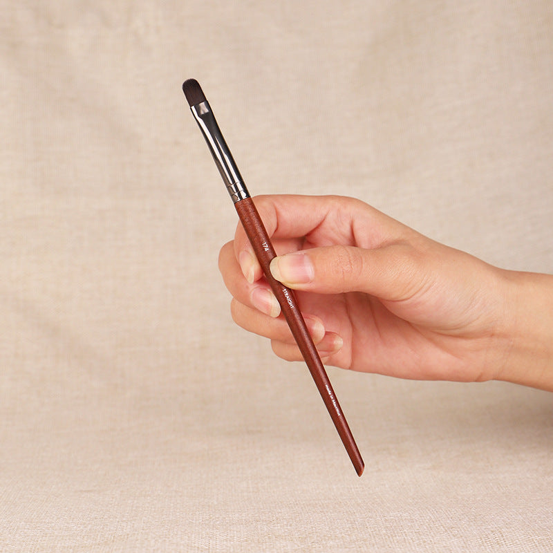 M family makeup brush, blended eyeshadow brush, loose powder, blush brush, highlighter nose shadow brush, eyebrow brush, concealer brush, Cangzhou eyeliner brush