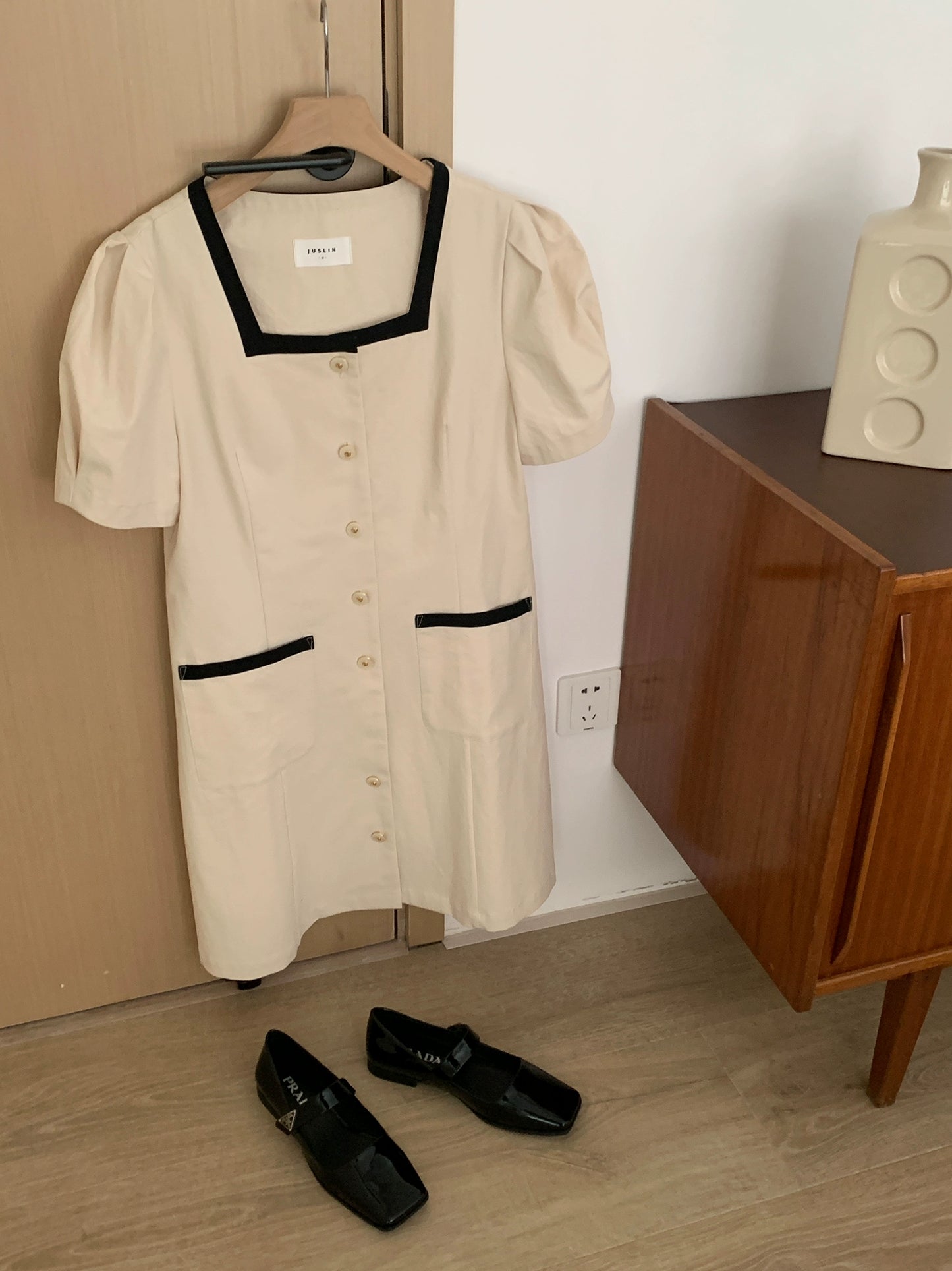 Black and white small fragrance retro square collar design slim waist cotton short dress