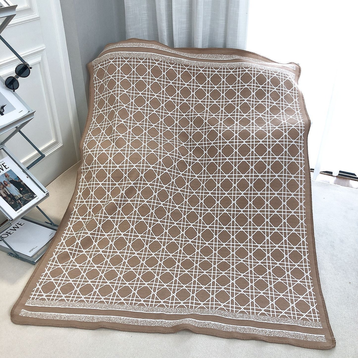 letter H, blanket, nap, air-conditioned room, blanket, car camping, sofa, cashmere blanket