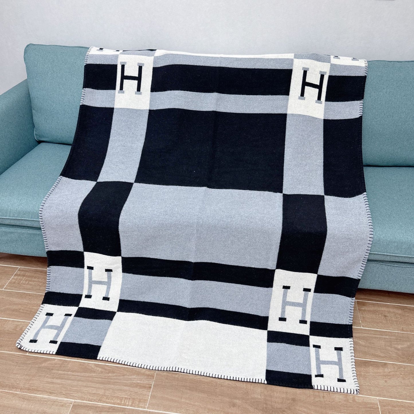 letter H, blanket, nap, air-conditioned room, blanket, car camping, sofa, cashmere blanket