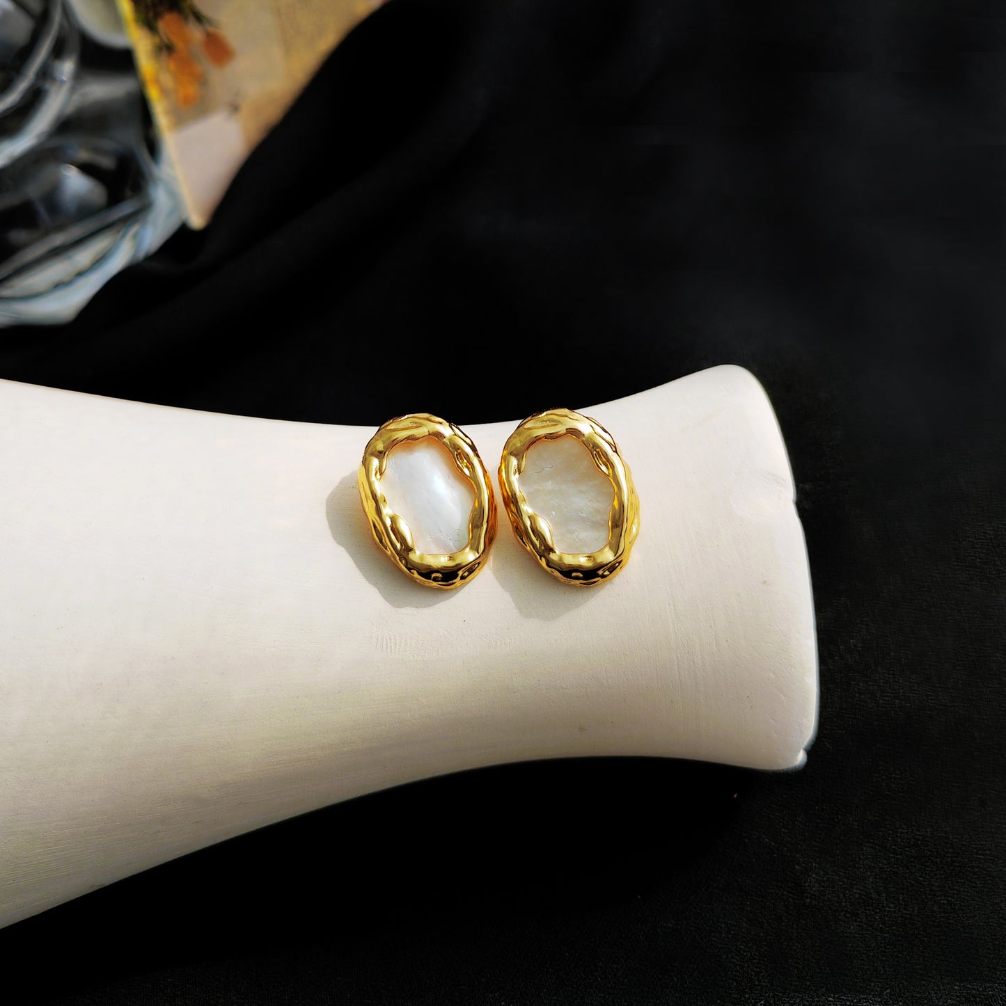 Self-designed copper-plated real gold S925 silver needle geometric oval earrings women's irregular earrings shell earrings T102