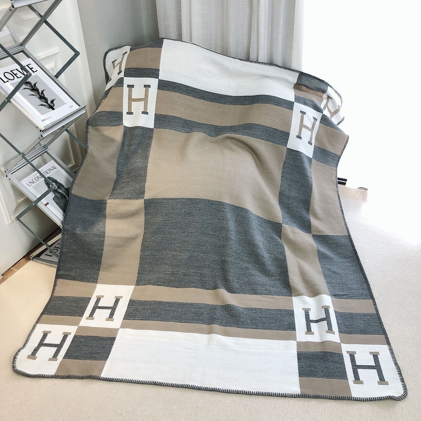 letter H, blanket, nap, air-conditioned room, blanket, car camping, sofa, cashmere blanket