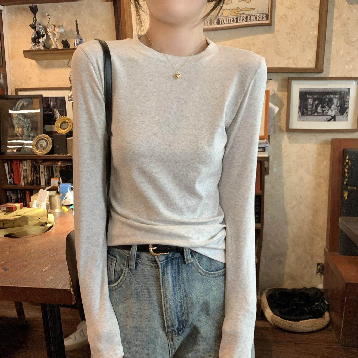 Pre-autumn thin cotton inner wear, slim body, straight shoulders, slimming, versatile crew neck, long sleeve base shirt, T-shirt top, women's winter
