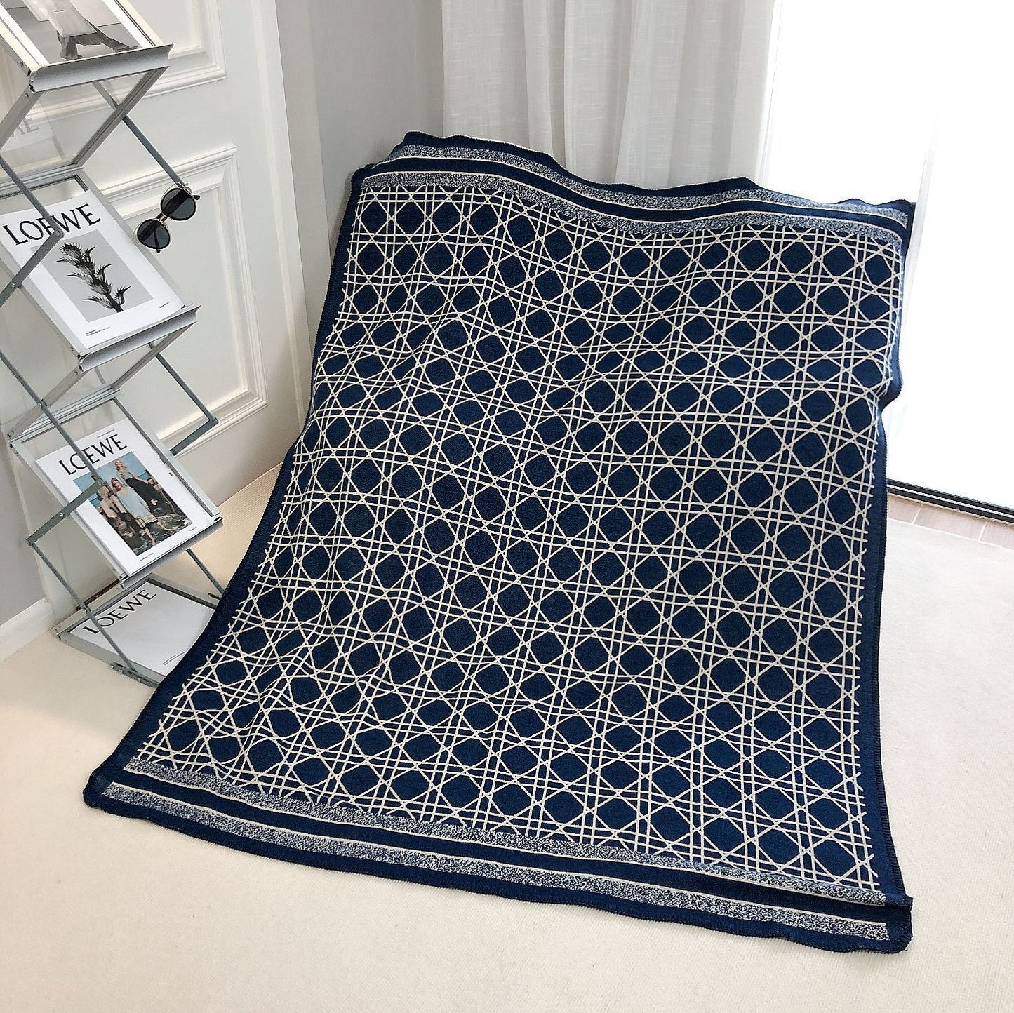 letter H, blanket, nap, air-conditioned room, blanket, car camping, sofa, cashmere blanket