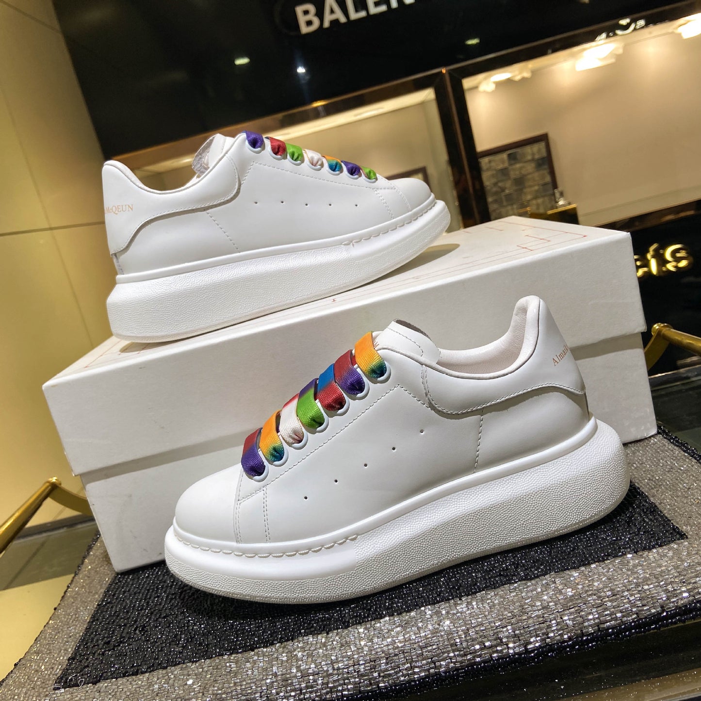 new muffin all-match thick-soled sports McQueen small white shoes women's leather casual shoes women's single shoes large size women's shoes
