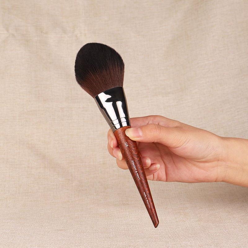 M family makeup brush, blended eyeshadow brush, loose powder, blush brush, highlighter nose shadow brush, eyebrow brush, concealer brush, Cangzhou eyeliner brush