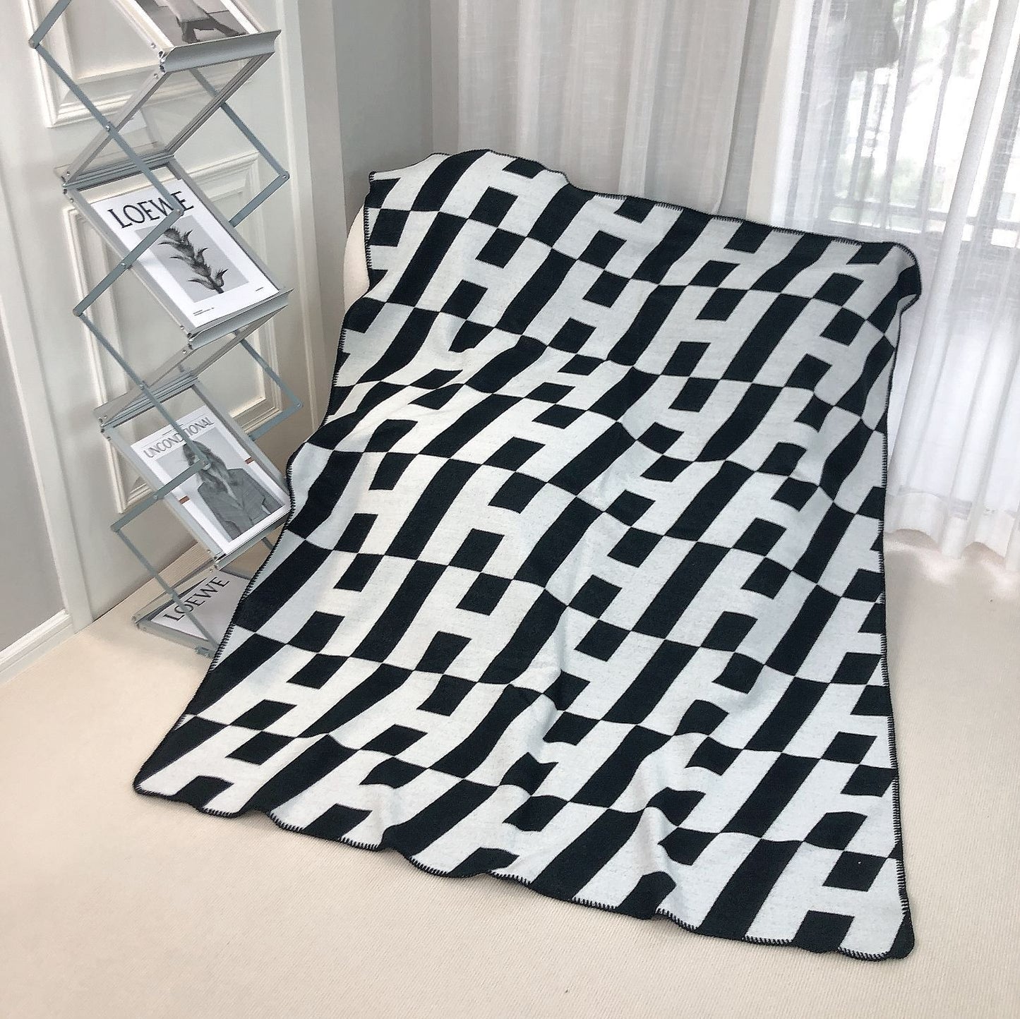 letter H, blanket, nap, air-conditioned room, blanket, car camping, sofa, cashmere blanket