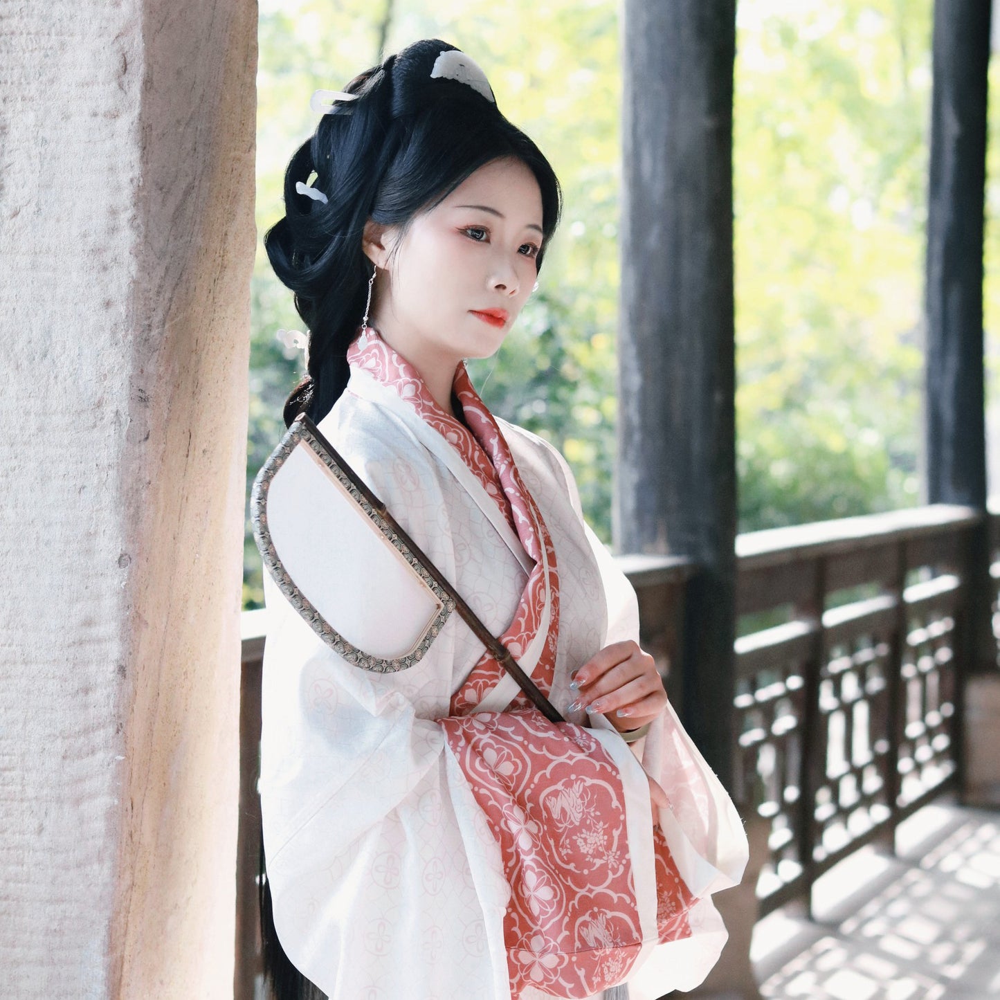 Purple bamboo imitation leather silk fan, long-handled special-shaped knife fan, Hanfu catwalk, photo props, mask fan, antique retro fan