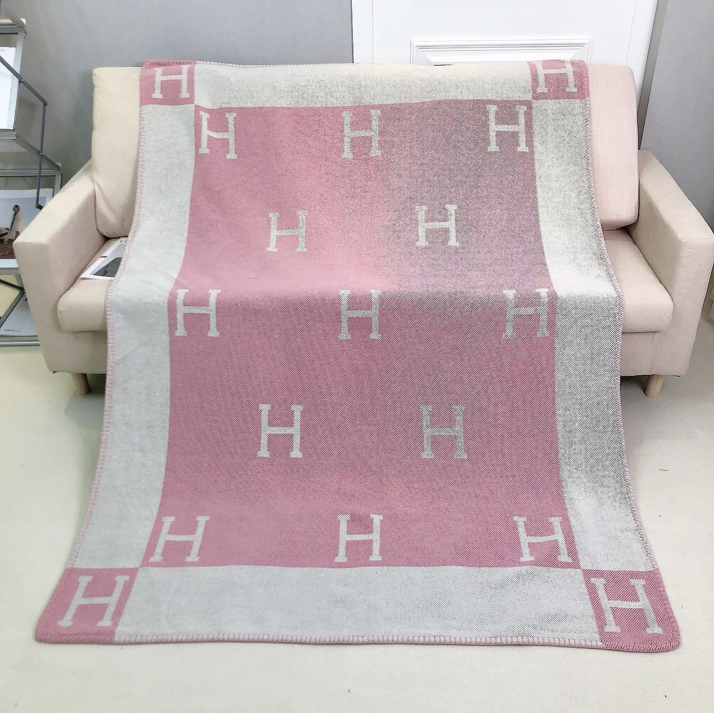 letter H, blanket, nap, air-conditioned room, blanket, car camping, sofa, cashmere blanket