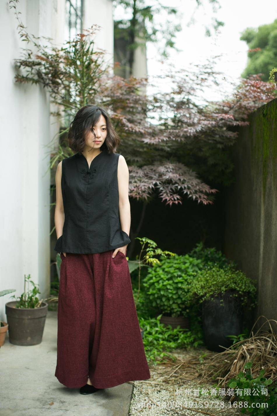 Dazhuo's new product background butterfly button gentle and charming sleeveless shirt