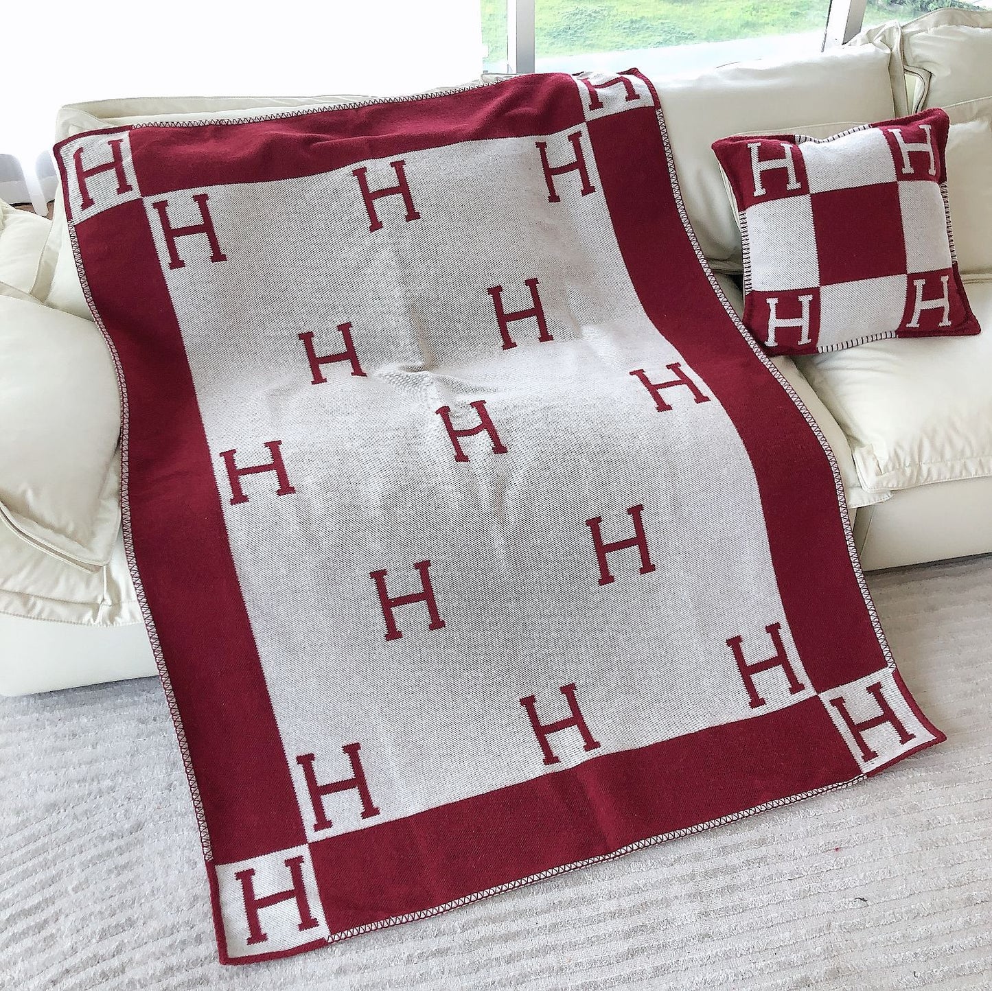 letter H, blanket, nap, air-conditioned room, blanket, car camping, sofa, cashmere blanket