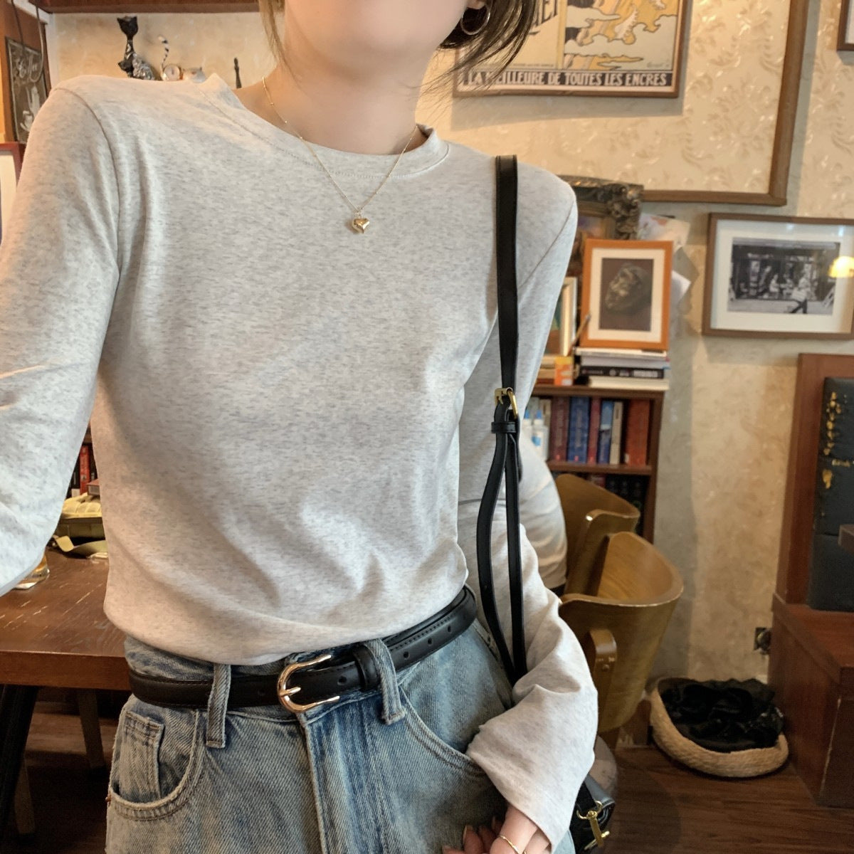 Pre-autumn thin cotton inner wear, slim body, straight shoulders, slimming, versatile crew neck, long sleeve base shirt, T-shirt top, women's winter