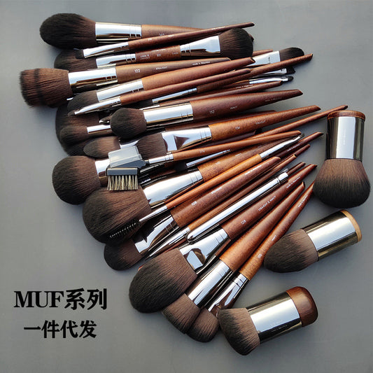 M family makeup brush, blended eyeshadow brush, loose powder, blush brush, highlighter nose shadow brush, eyebrow brush, concealer brush, Cangzhou eyeliner brush