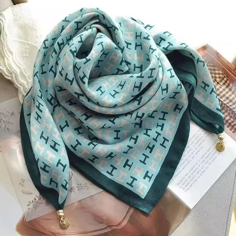 warm square scarf, magnetic buckle, triangle silk scarf, cotton scarf, women's spring, autumn and winter, style scarf, temperament and versatile