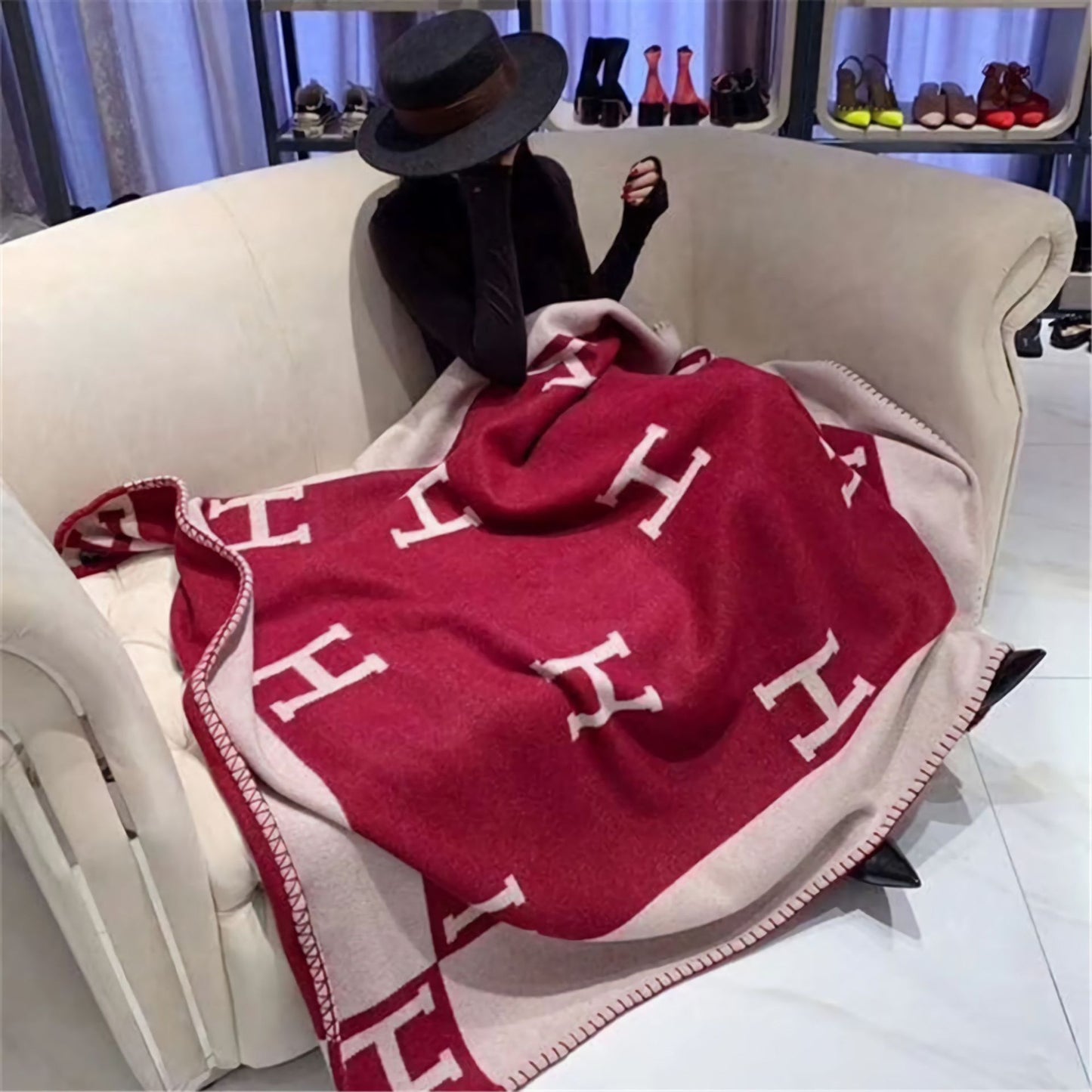 letter H, blanket, nap, air-conditioned room, blanket, car camping, sofa, cashmere blanket