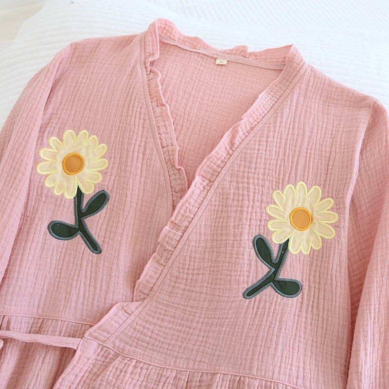 Spring and summer washed cotton crepe long-sleeved kimono ladies cotton yarn solid color embroidered chrysanthemum home pajamas Japanese large size