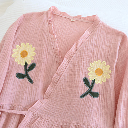 Spring and summer washed cotton crepe long-sleeved kimono ladies cotton yarn solid color embroidered chrysanthemum home pajamas Japanese large size