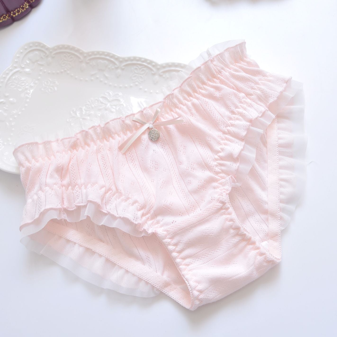 Long-term supply Japanese hollow cotton cotton princess sexy embroidery flash triangle girl ladies panties
