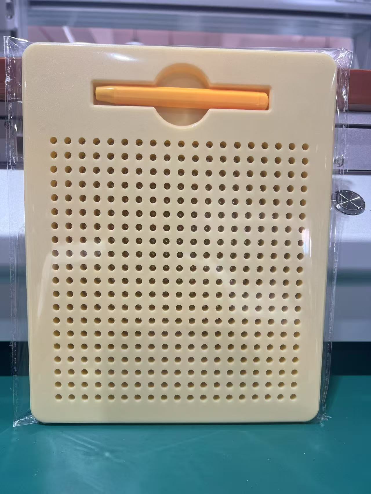 Alphanumeric magnetic writing board steel beads magnetic drawing board educational creative toys factory direct export to Europe and America