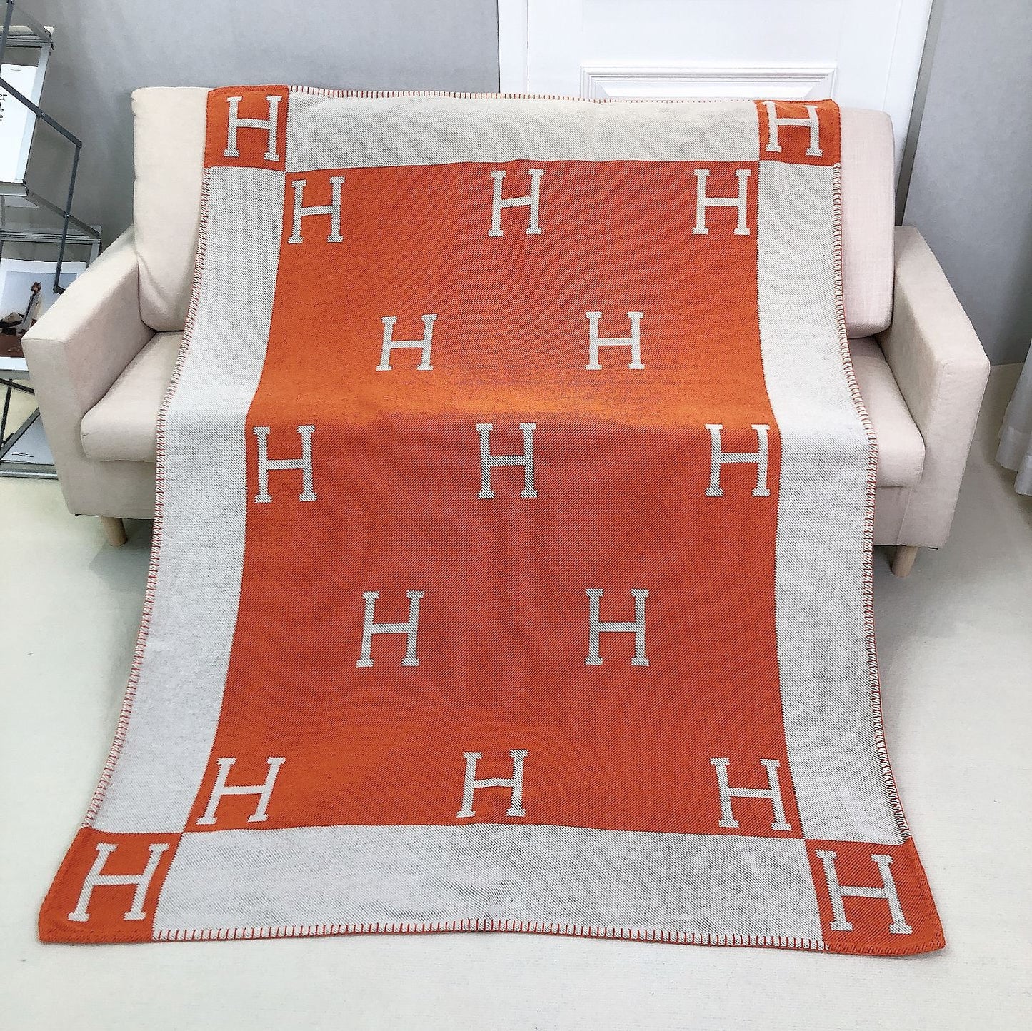 letter H, blanket, nap, air-conditioned room, blanket, car camping, sofa, cashmere blanket