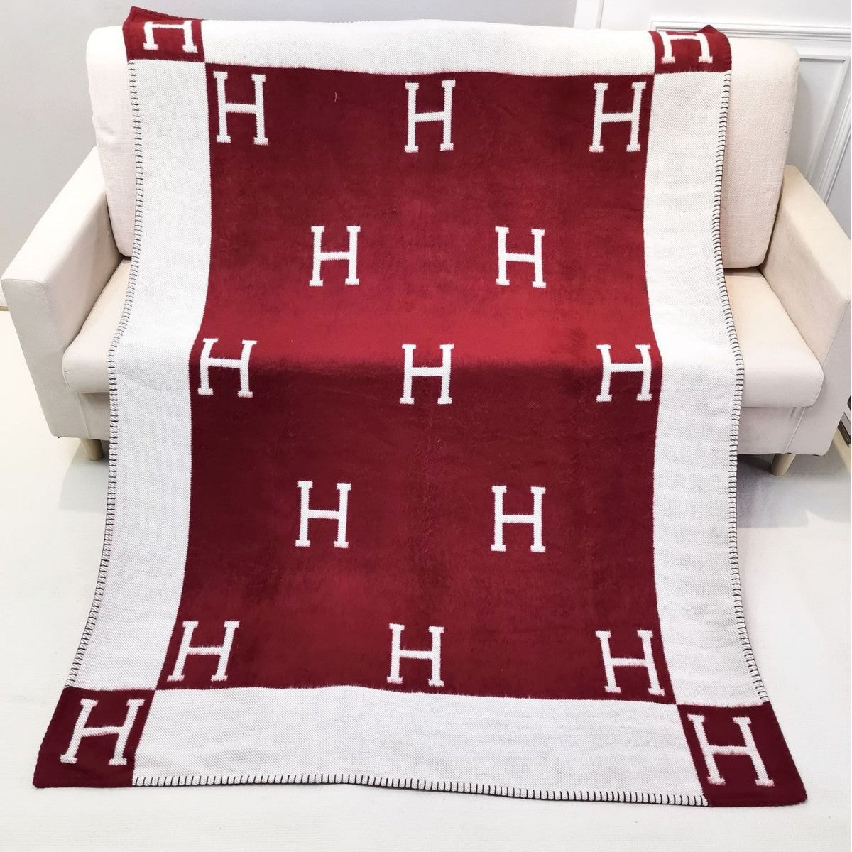 letter H, blanket, nap, air-conditioned room, blanket, car camping, sofa, cashmere blanket