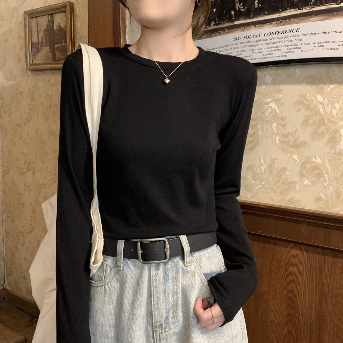 Pre-autumn thin cotton inner wear, slim body, straight shoulders, slimming, versatile crew neck, long sleeve base shirt, T-shirt top, women's winter