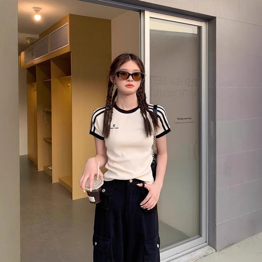 New striped straight shoulder short-sleeved T-shirt women's summer dress design sense hot girl slim slim white shirt crop top girl