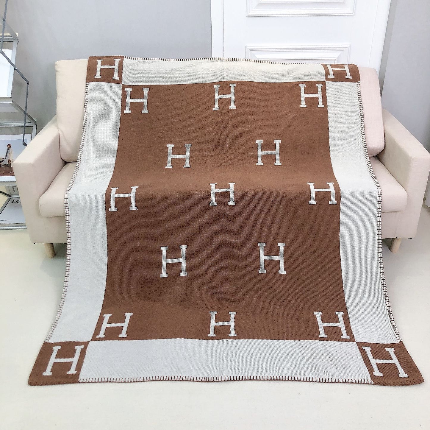 letter H, blanket, nap, air-conditioned room, blanket, car camping, sofa, cashmere blanket