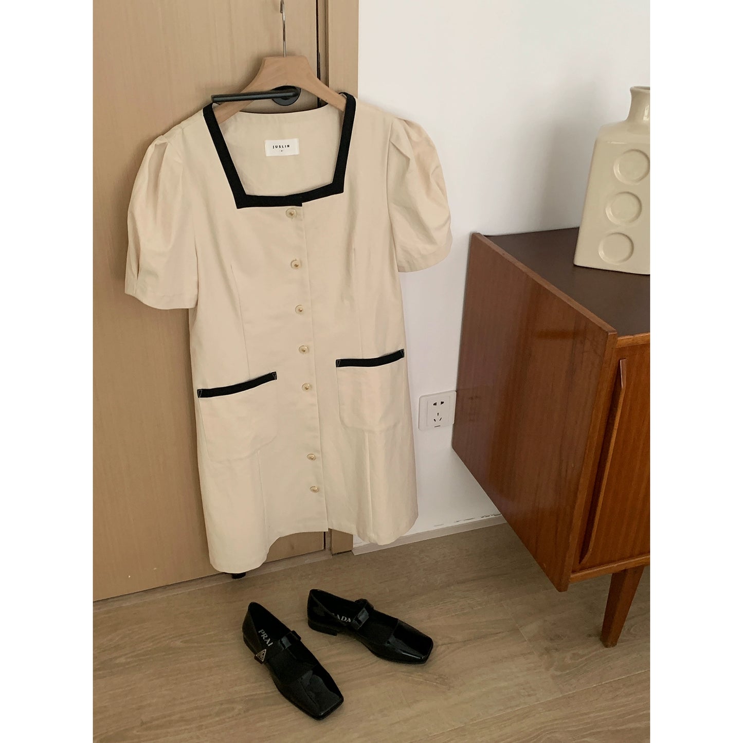 Black and white small fragrance retro square collar design slim waist cotton short dress