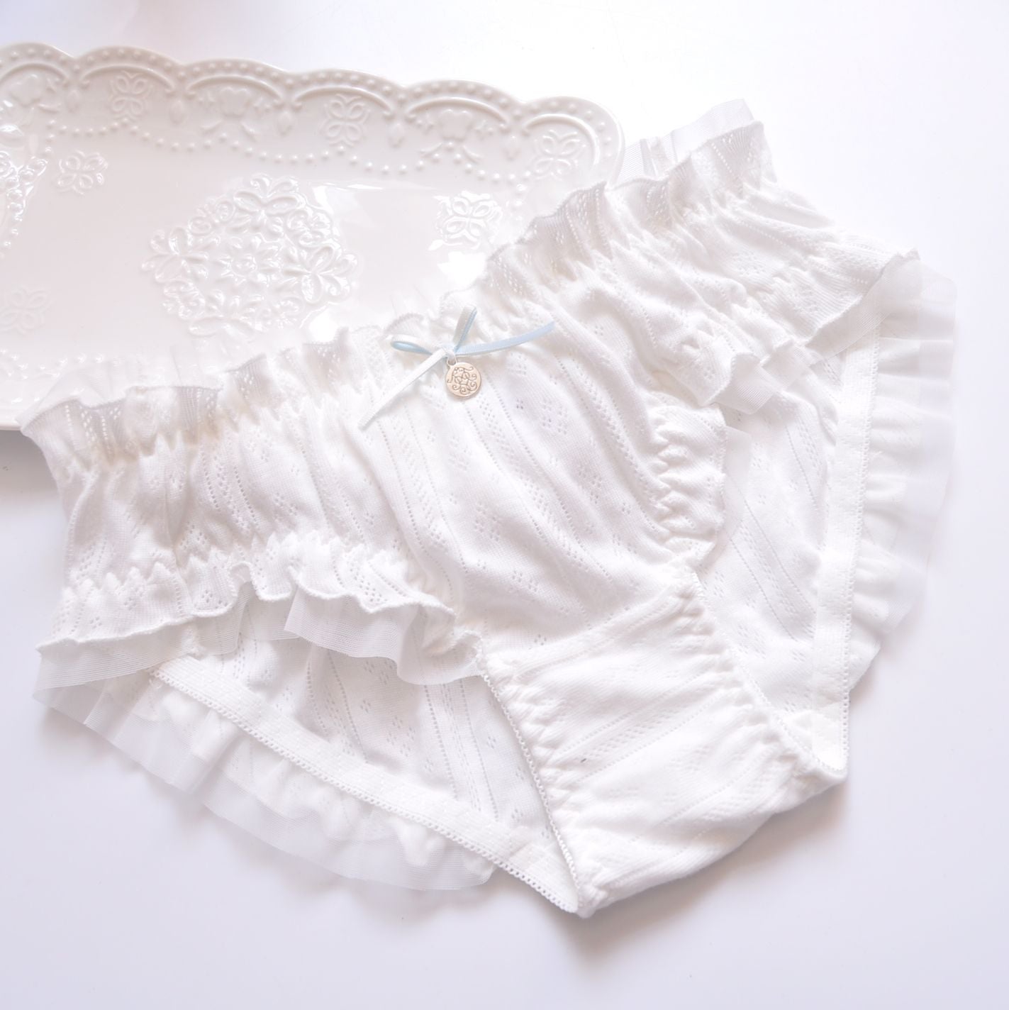 Long-term supply Japanese hollow cotton cotton princess sexy embroidery flash triangle girl ladies panties