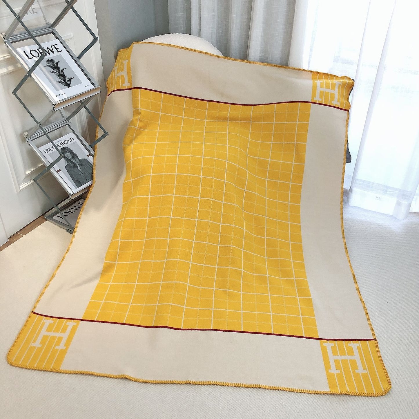letter H, blanket, nap, air-conditioned room, blanket, car camping, sofa, cashmere blanket