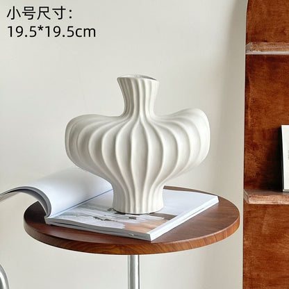 Wabi-sabi style ceramic vase flower arrangement ornaments high-end niche home decoration French light luxury vase ceramic vase