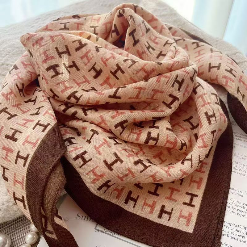 warm square scarf, magnetic buckle, triangle silk scarf, cotton scarf, women's spring, autumn and winter, style scarf, temperament and versatile